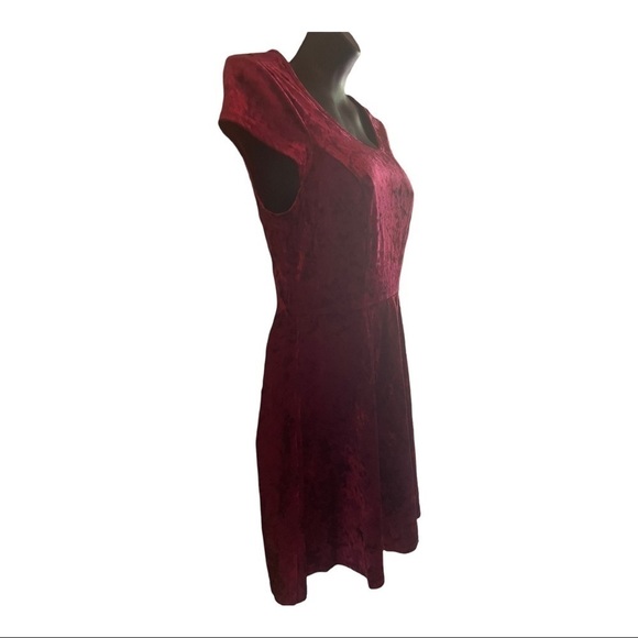 MAU Mau Crushed velvet fit and flare dress - Picture 8 of 10